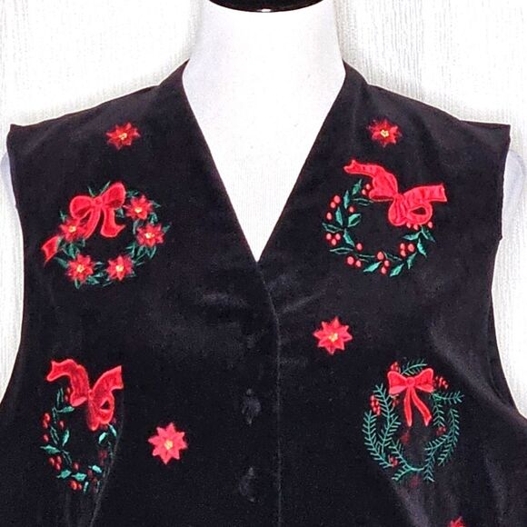 Karen Scott Vintage Black Velvet Button Front Embroidered Wreaths Christmas Vest - Picture 2 of 7